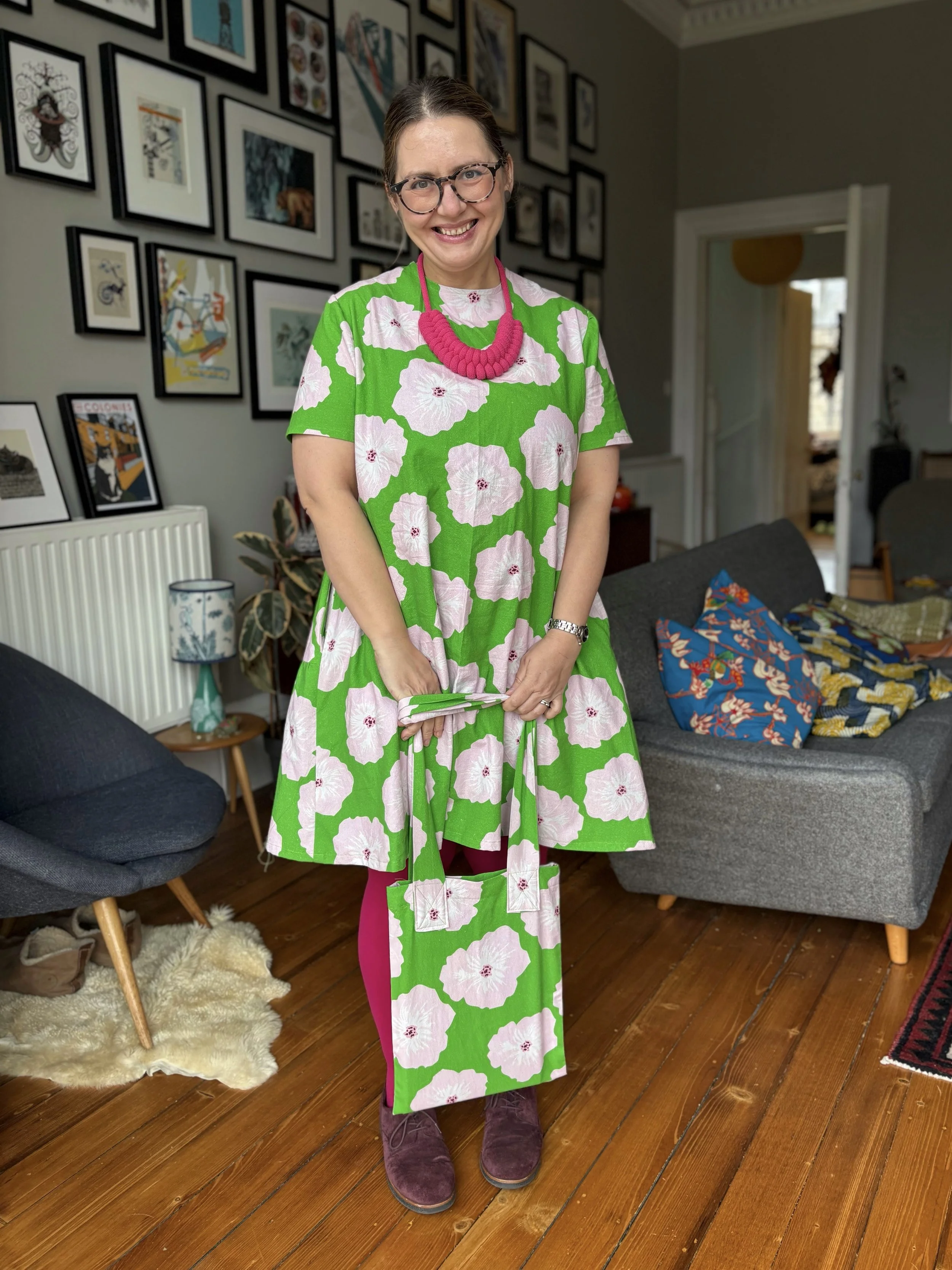 Vogue 9237 in a large scale floral — apple franca